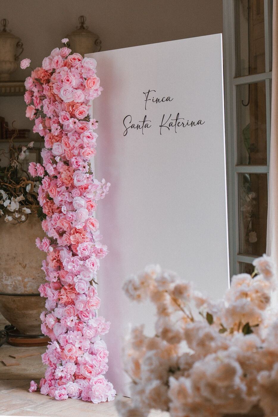 Finca Santa Katerina welcome sign with pink flower wall detail