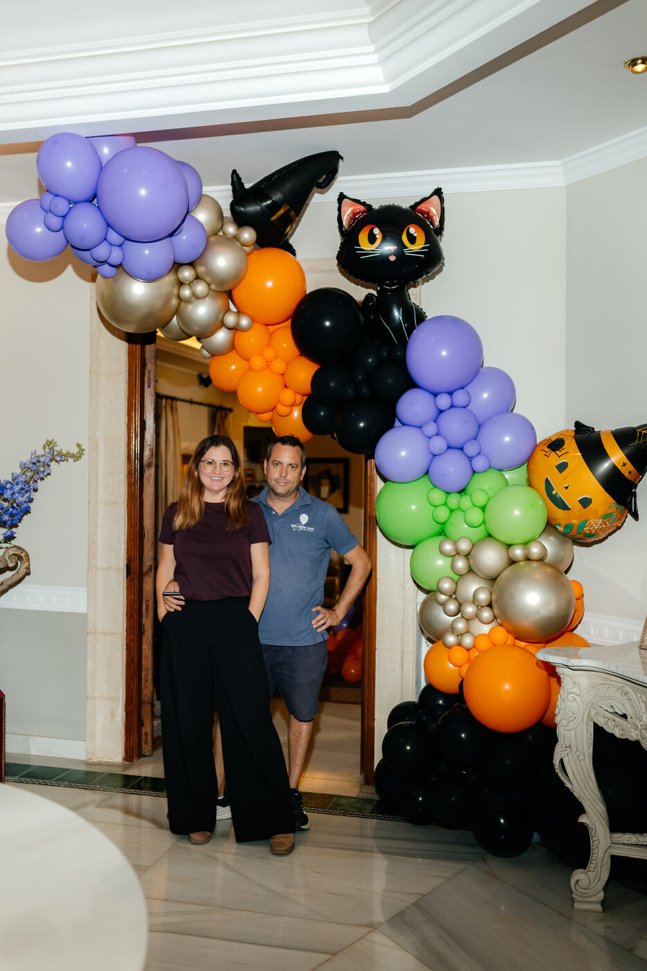 Balloon Man Spain team beside a Halloween balloon garland at a Marbella villa